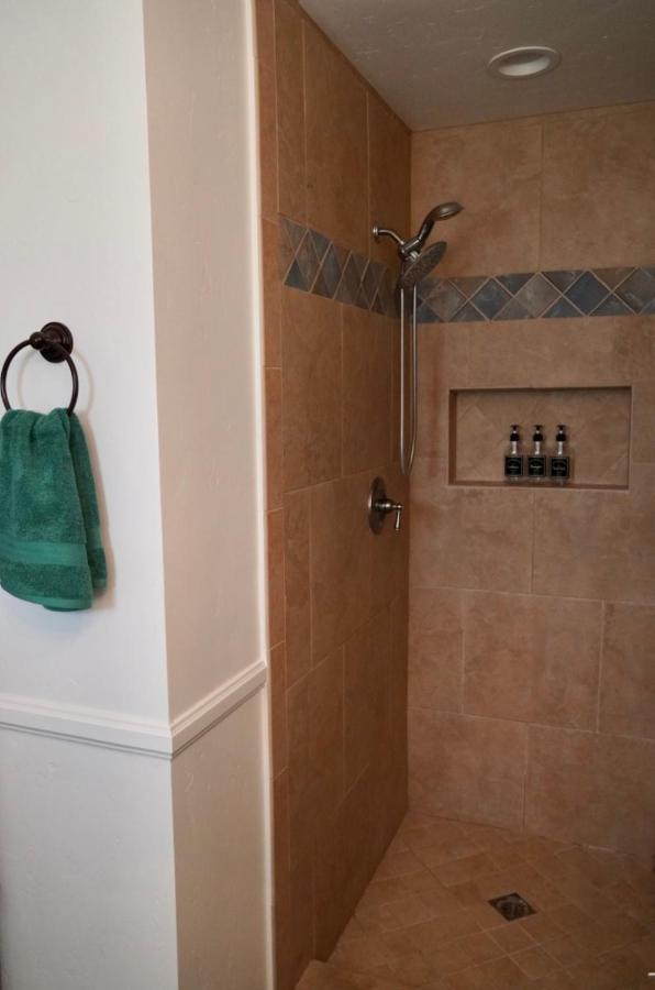 הוילה סימי ואלי Cozy Family Hideaway, Sleeps 8, 4 Tv'S Yard, Shops מראה חיצוני תמונה
