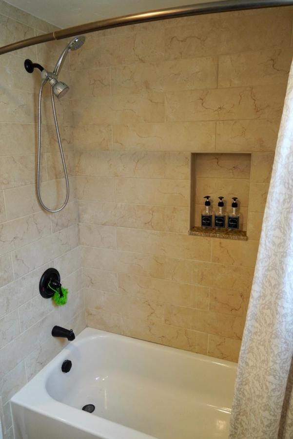 הוילה סימי ואלי Cozy Family Hideaway, Sleeps 8, 4 Tv'S Yard, Shops מראה חיצוני תמונה